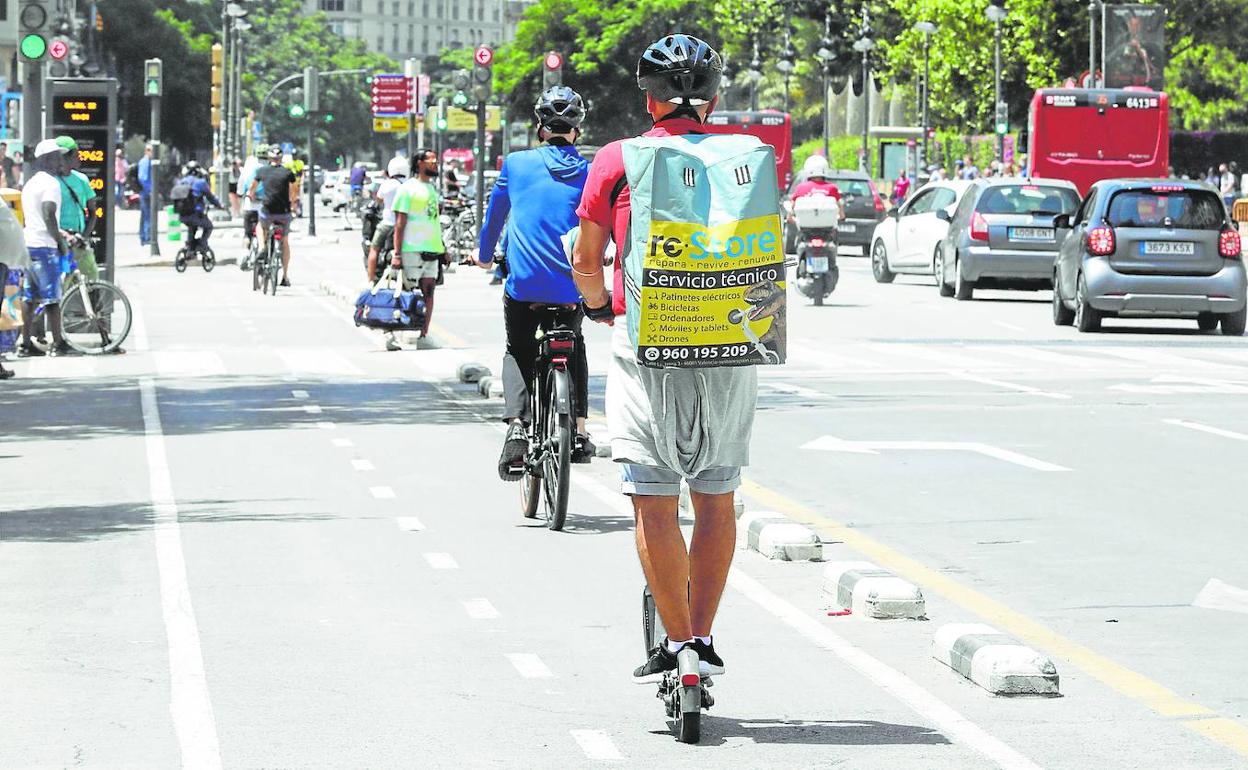 Carriles bici en Valencia | El PP carga contra la falta de personal de la Policía y los carriles bici «mal ejecutados»