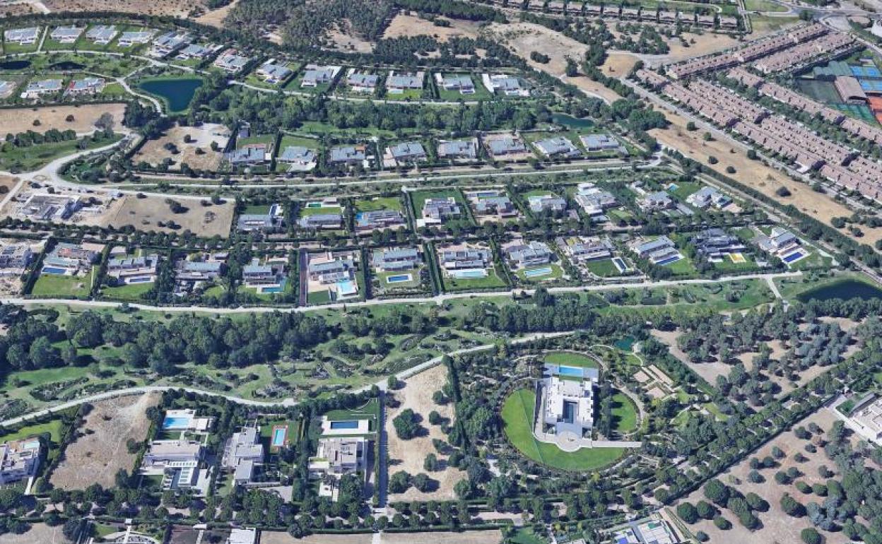 La urbanización La Finca, en Pozuelo de Alarcón (Madrid), es la residencia de varios futbolistas de élite.