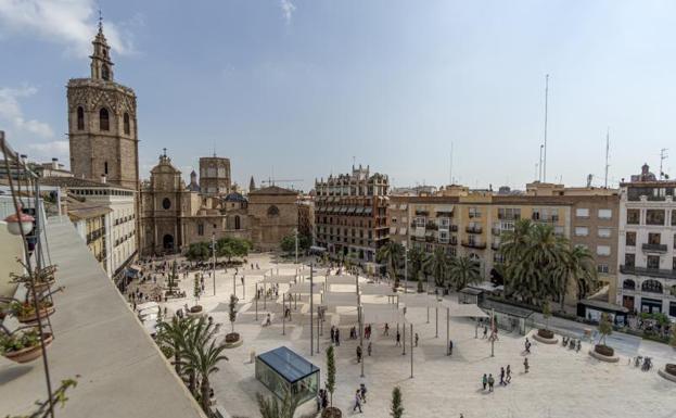 Los precios del parking de la plaza de la Reina: tarifa plana por la noche, bonos y un tope por día