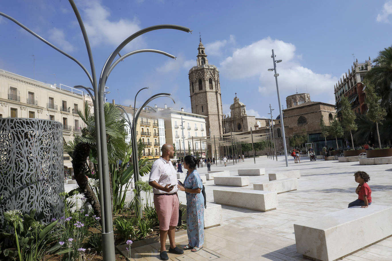 Fotos: Primer día de la Plaza de la Reina de Valencia con público tras la reforma