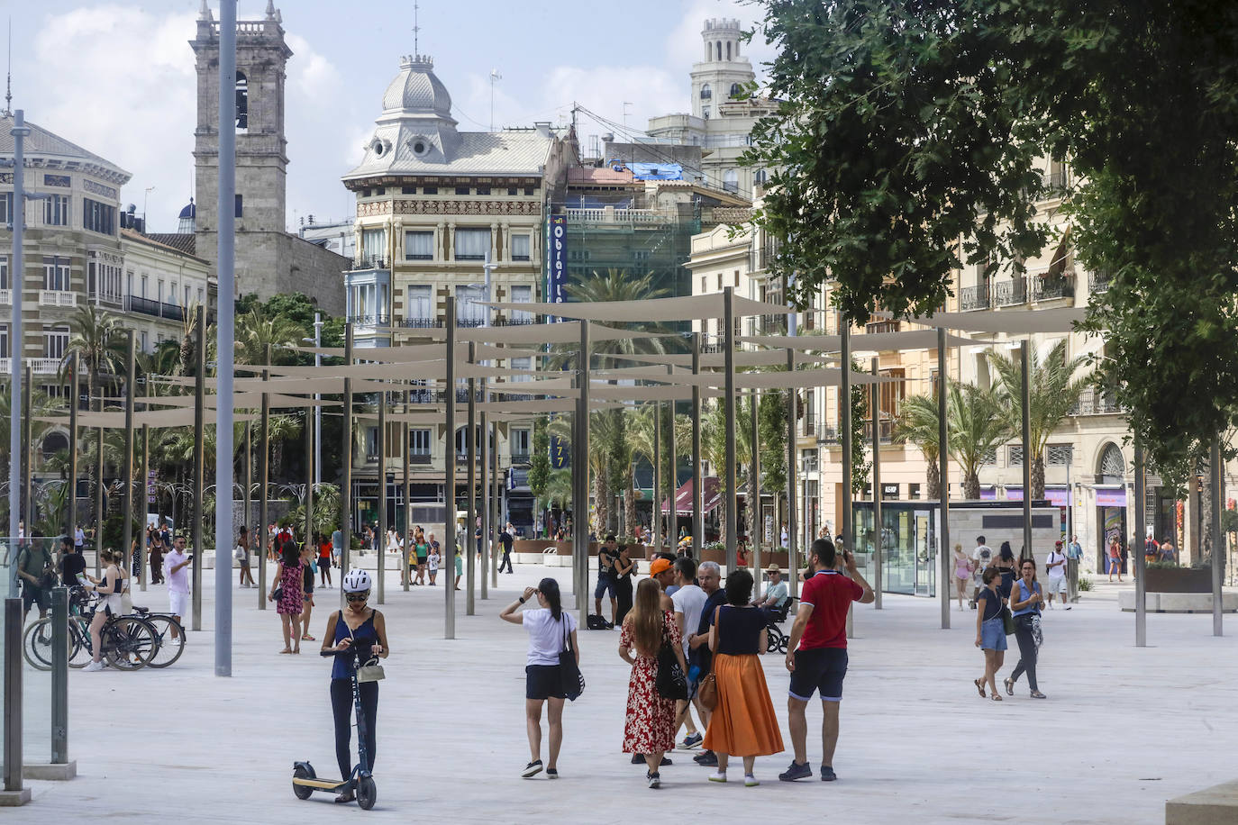 Fotos: Primer día de la Plaza de la Reina de Valencia con público tras la reforma