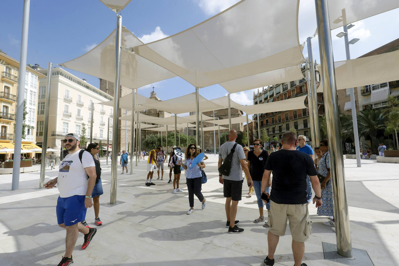 Fotos: Primer día de la Plaza de la Reina de Valencia con público tras la reforma