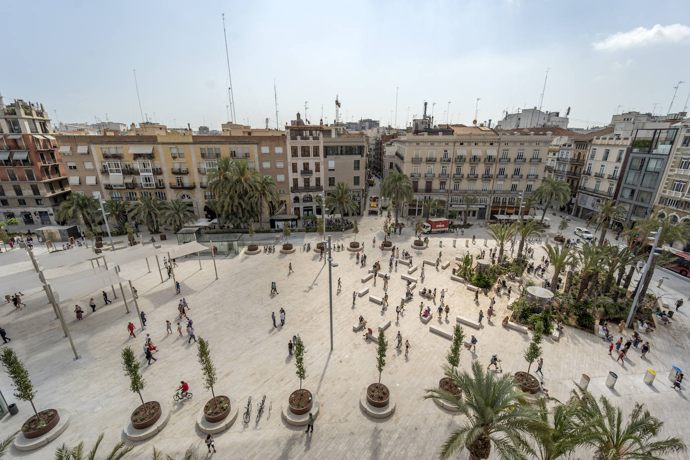 Fotos: Primer día de la Plaza de la Reina de Valencia con público tras la reforma