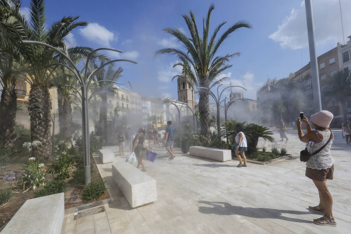 Fotos: Primer día de la Plaza de la Reina de Valencia con público tras la reforma