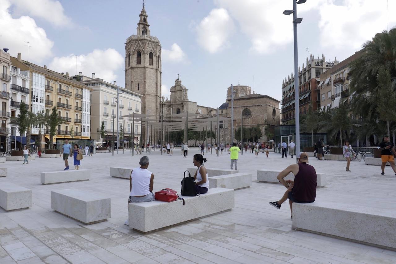 Fotos: Primer día de la Plaza de la Reina de Valencia con público tras la reforma