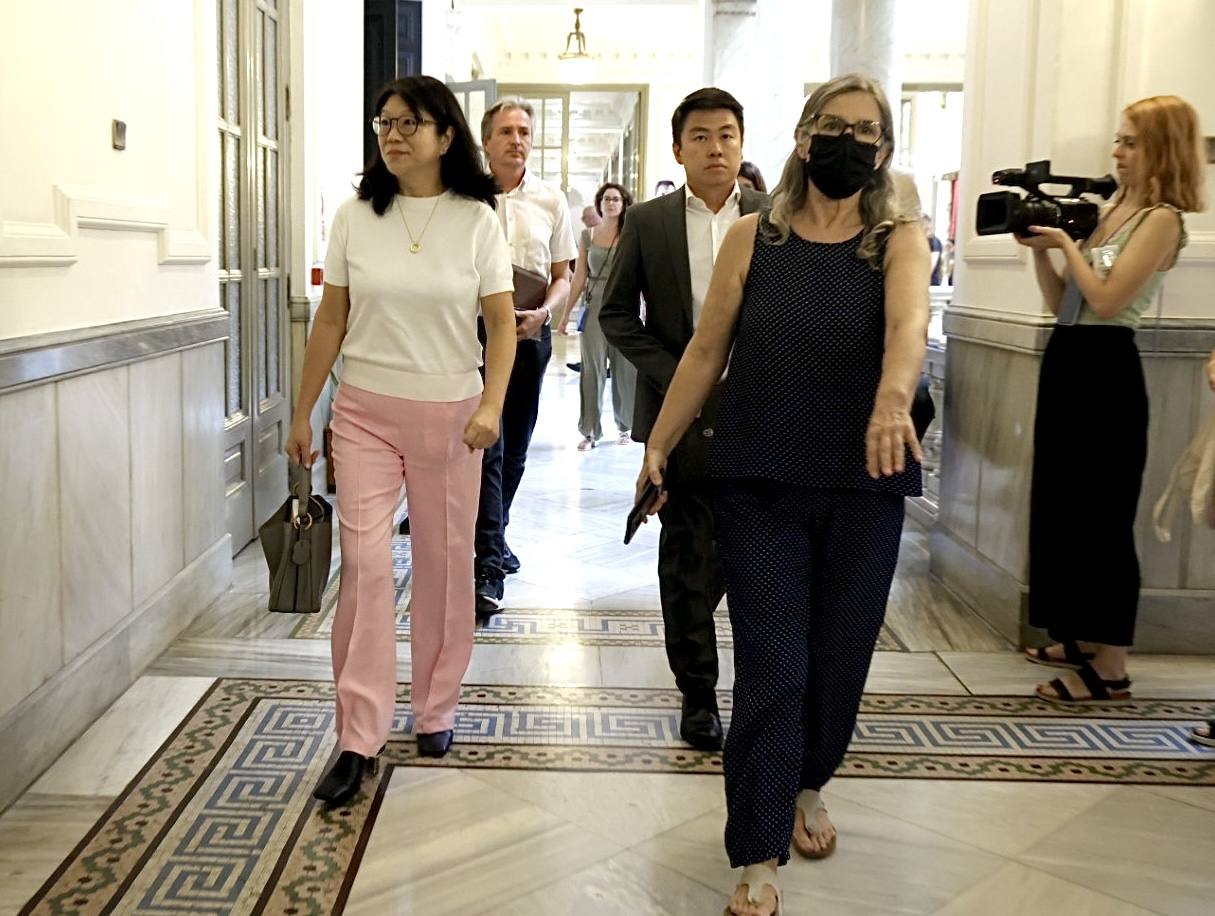 Sean Bai y Lay Hoon en la llegada a la reunión