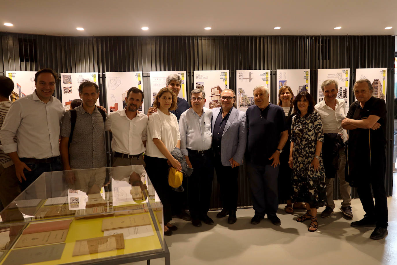 Arquitectos del Colegio Territorial de Valencia en la inauguración de la muestra Arquitectura. Sociedad. Ciudad.