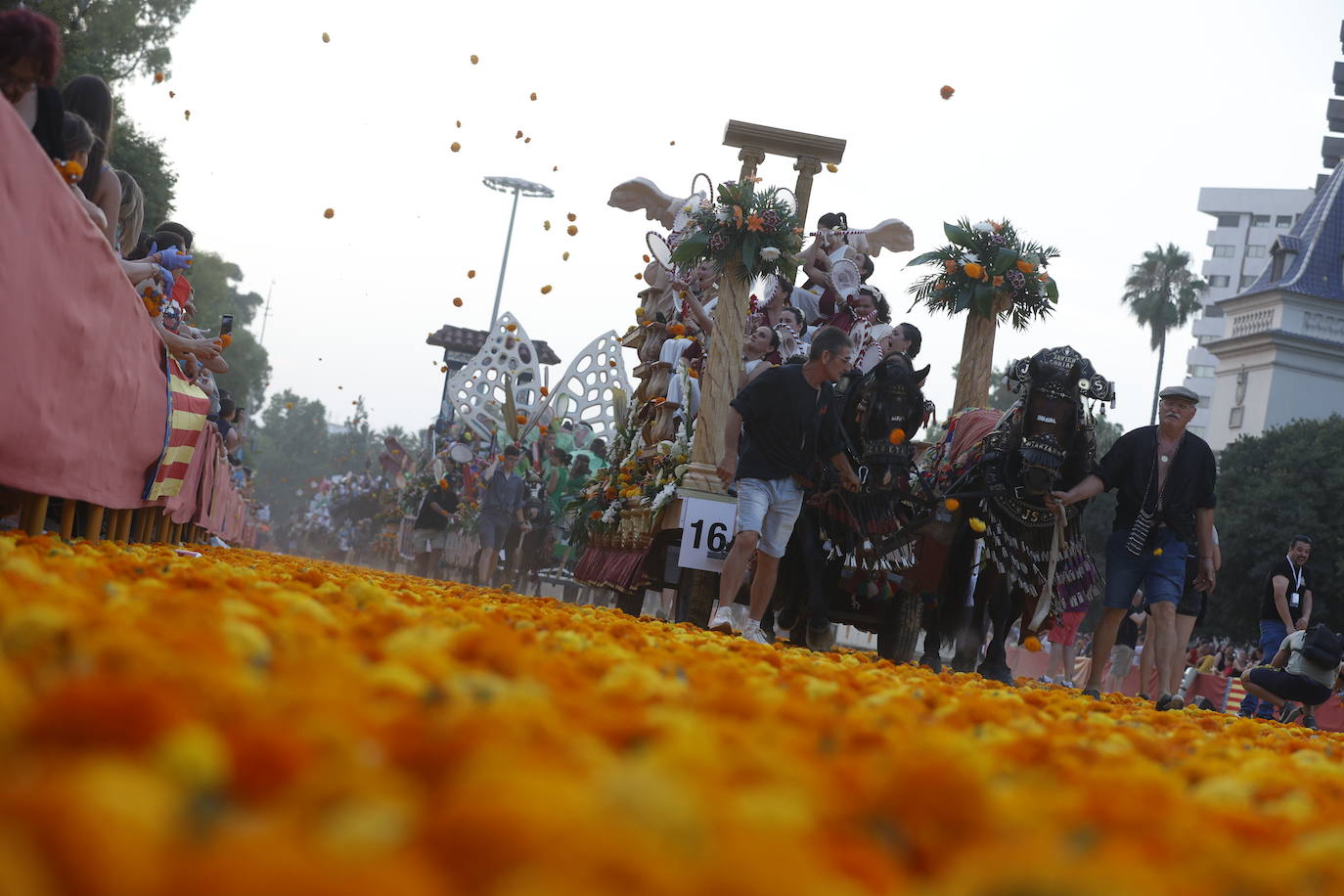 Fotos: La Batalla de Flores pone punto y final a la Feria de Julio