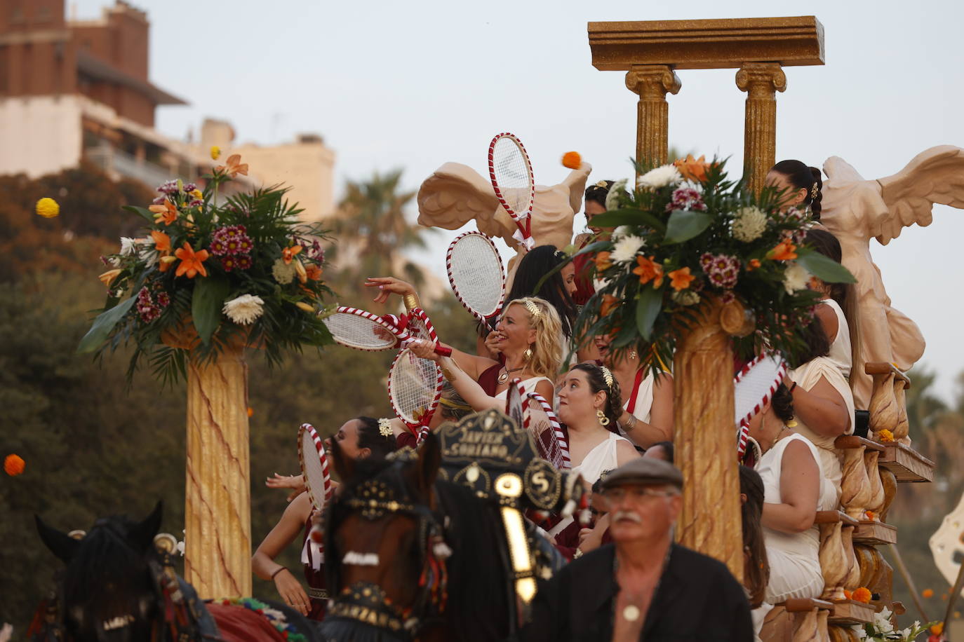 Fotos: La Batalla de Flores pone punto y final a la Feria de Julio