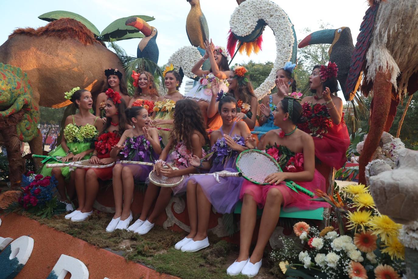 Fotos: La Batalla de Flores pone punto y final a la Feria de Julio