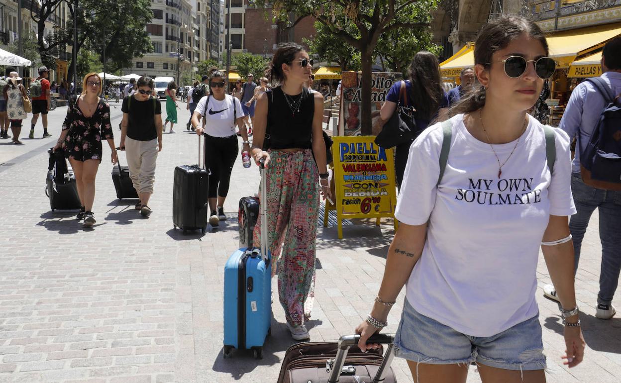 Turistas por las calles de la Comunitat/