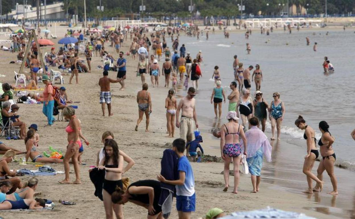 La playa del Postiguet en Alicante. 