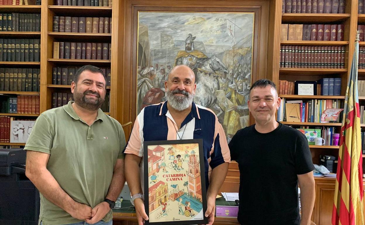 El secretario autonómico de Empleo, Enric Nomdedeu, con el alcalde y el concejal de Educación. 