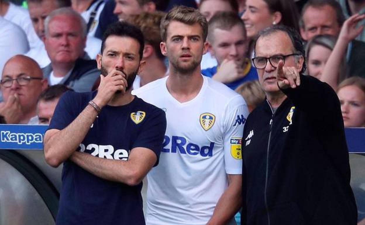 Corberán, con Bielsa en la etapa del Leeds. 
