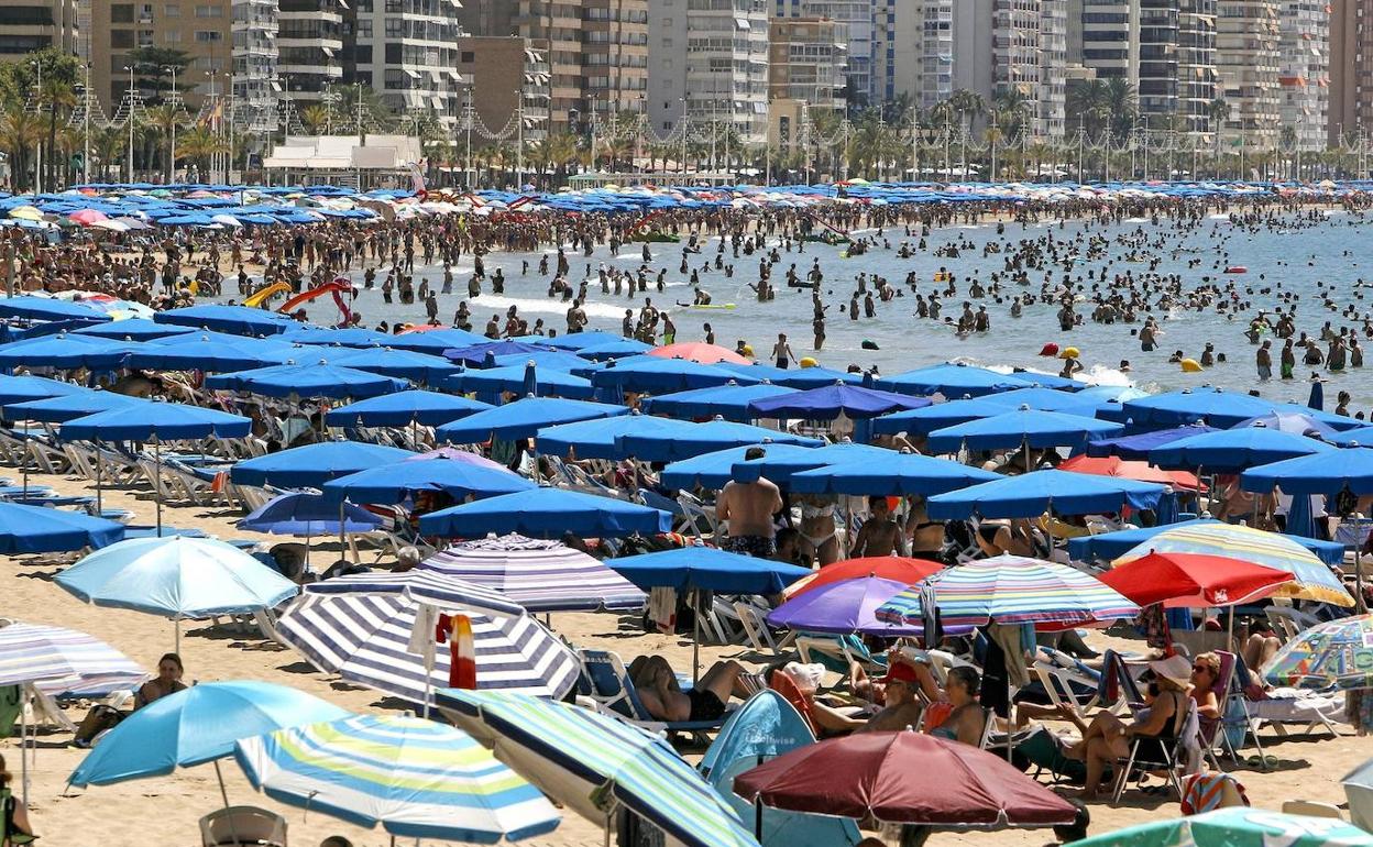 Una playa de Benidorm, el punto más turístico de la Comunitat. 