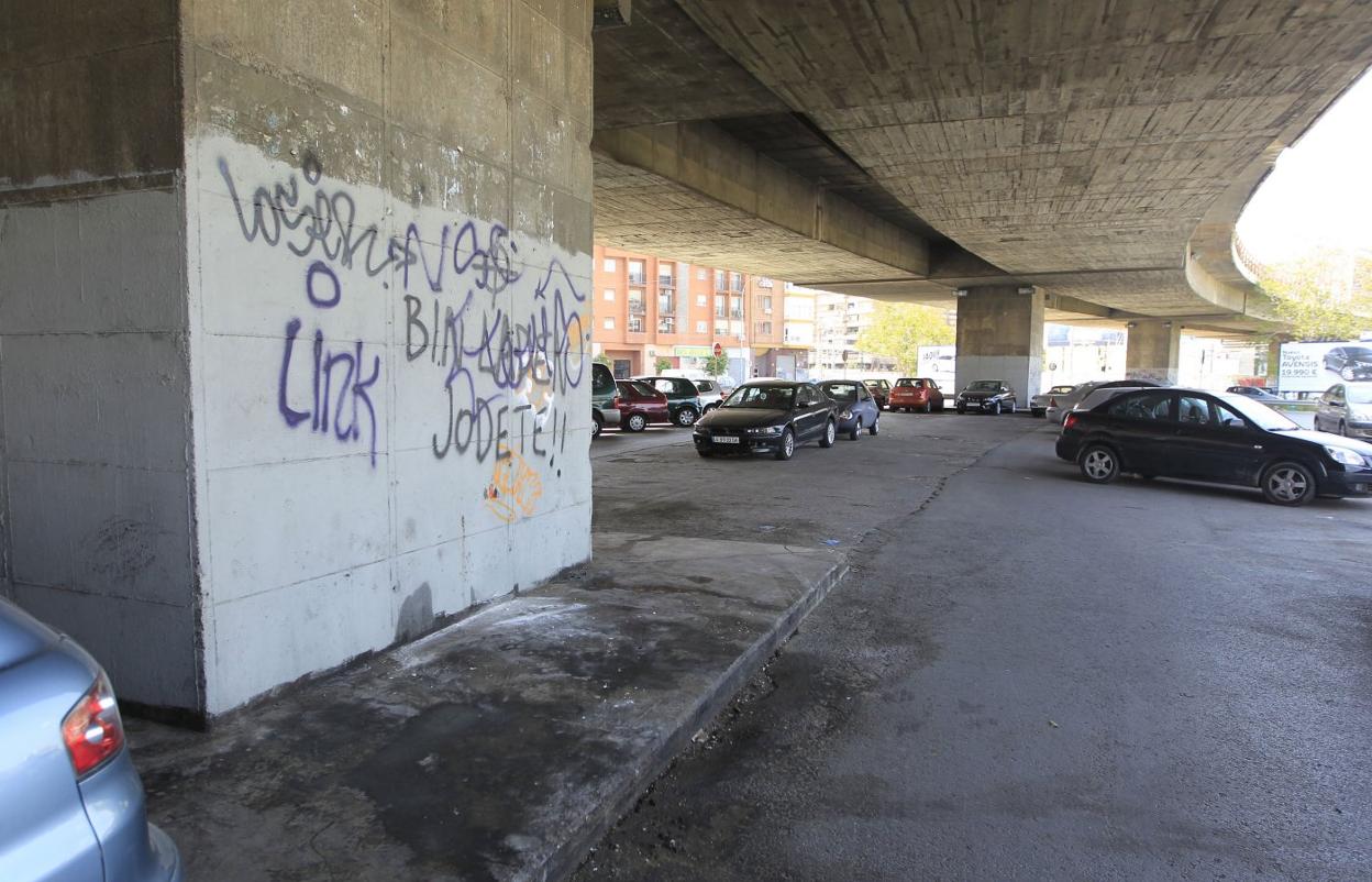 Algunos de los pilares que sostienen el paso elevado de Giorgeta. j. j. monzó