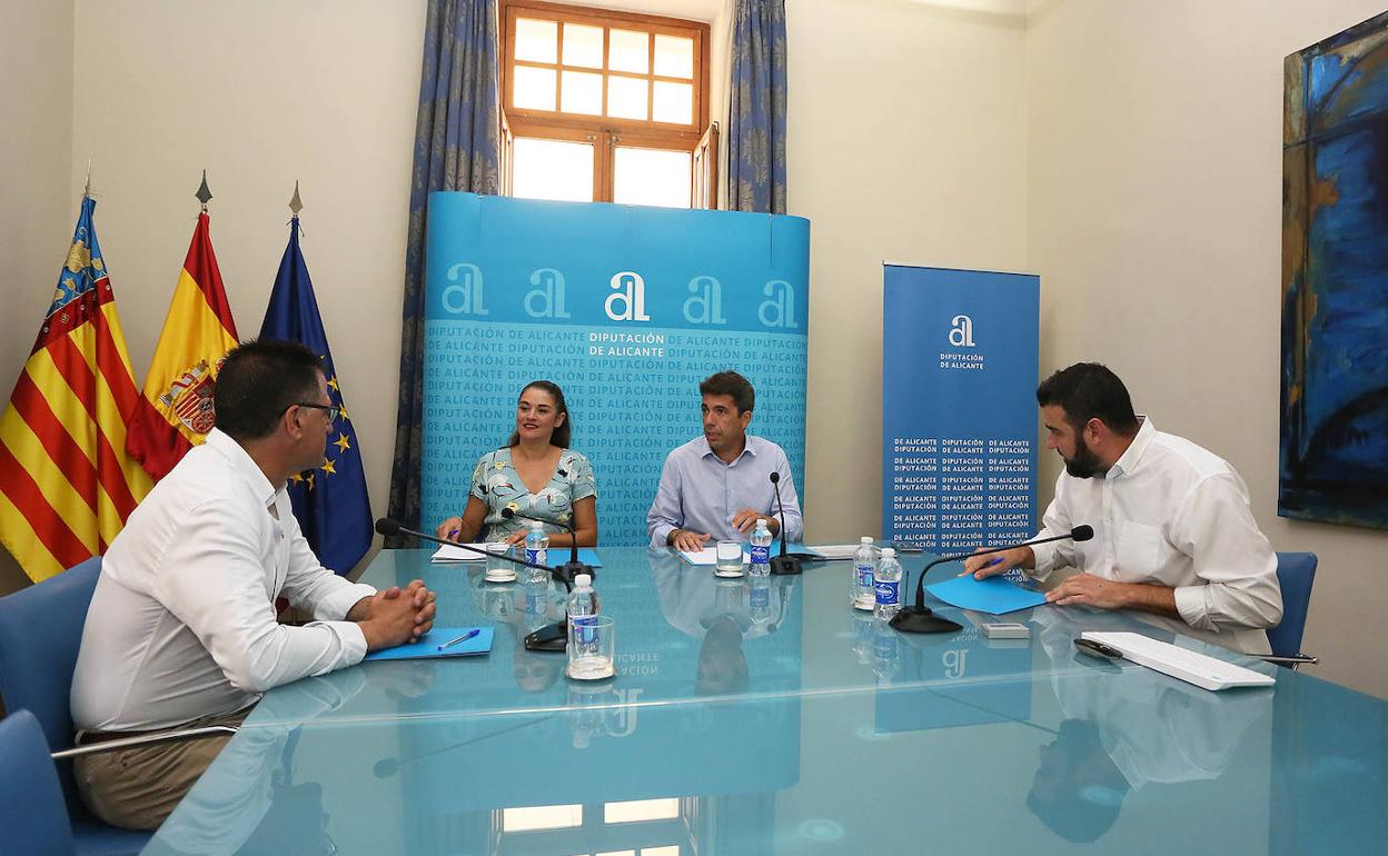 Reunión entre Mazón y la consellera Mollà, este jueves en Alicante. 