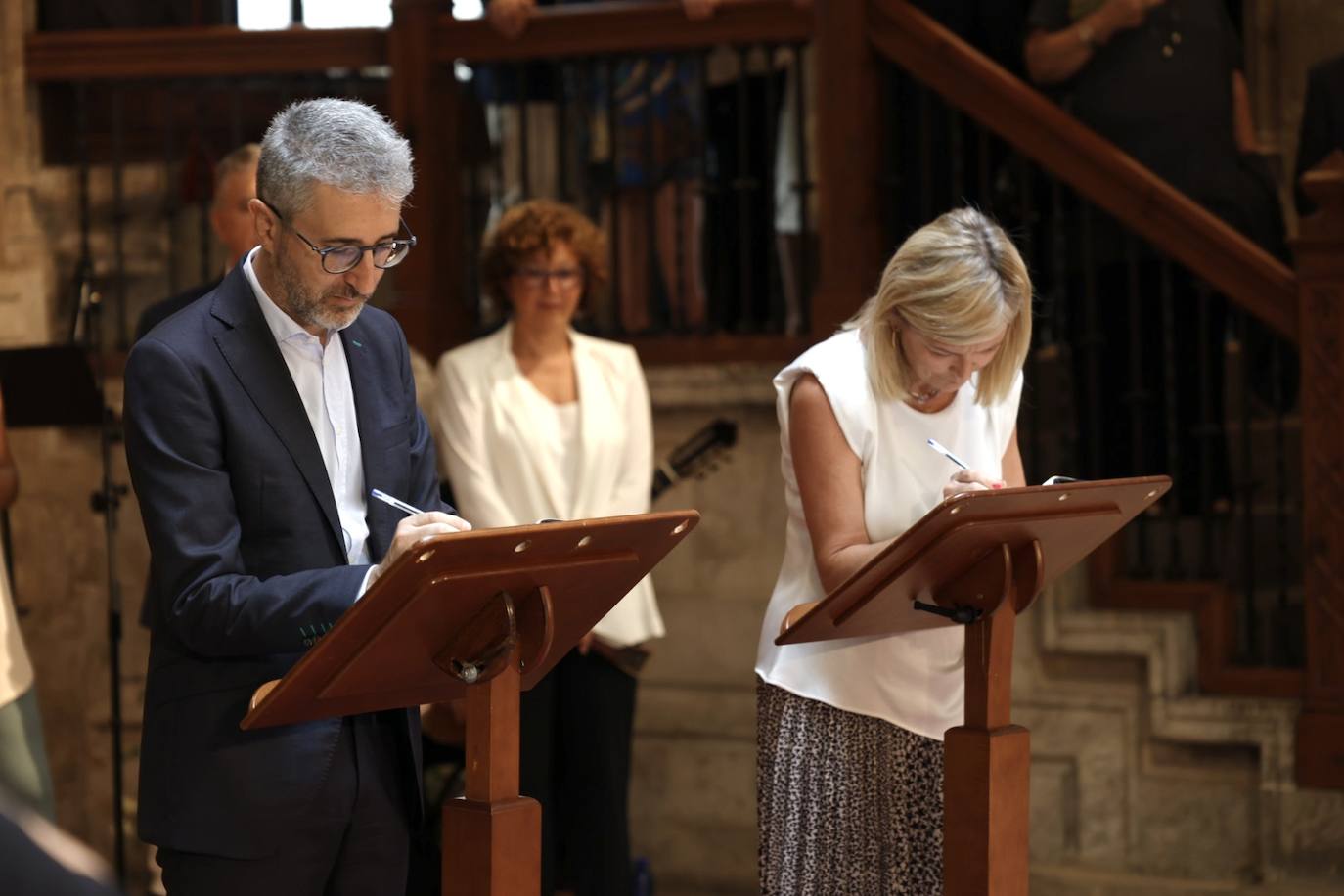 Fotos: La sociedad valenciana despide a Santiago Grisolía