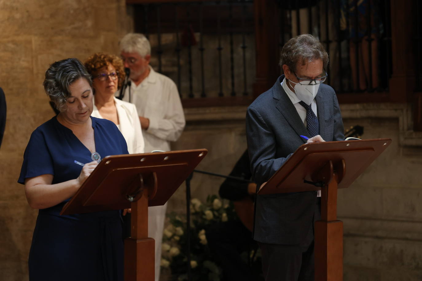 Fotos: La sociedad valenciana despide a Santiago Grisolía