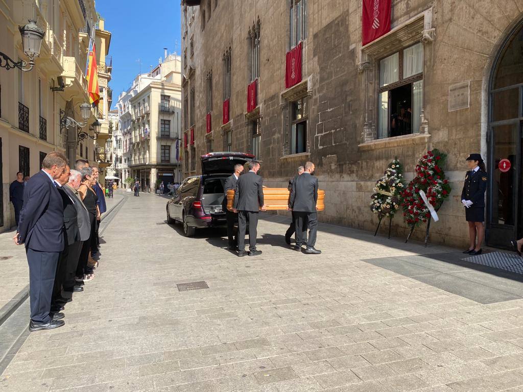 Fotos: La sociedad valenciana despide a Santiago Grisolía