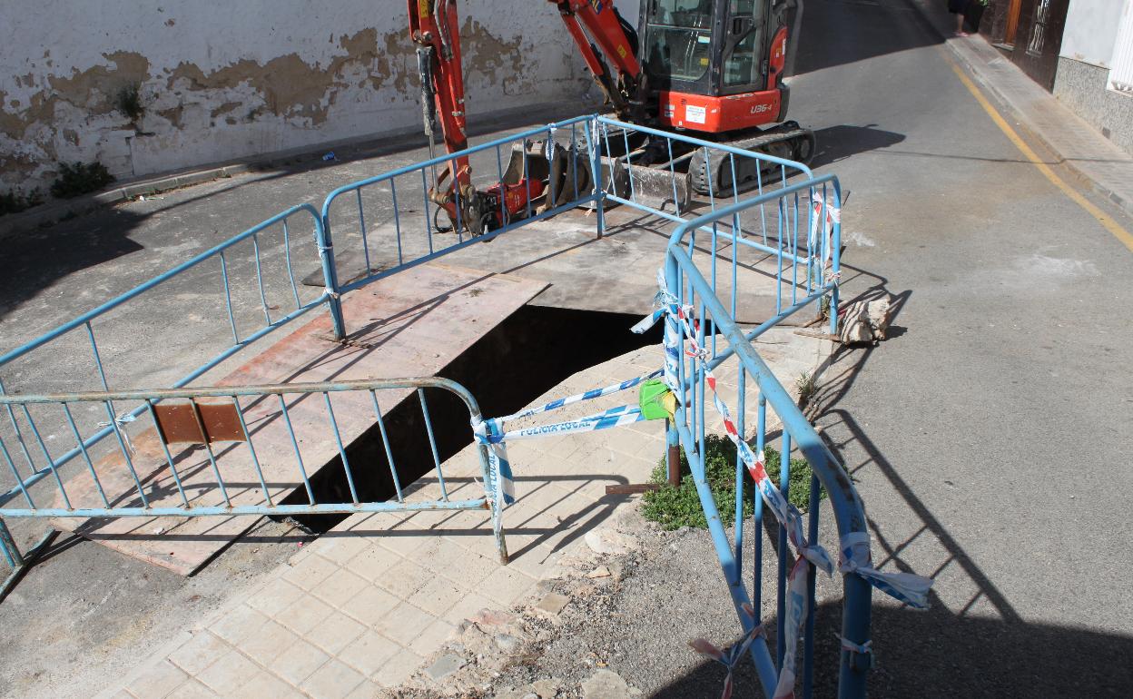 El expediente X del socavón que tiene en alerta a todo un pueblo | Las ...