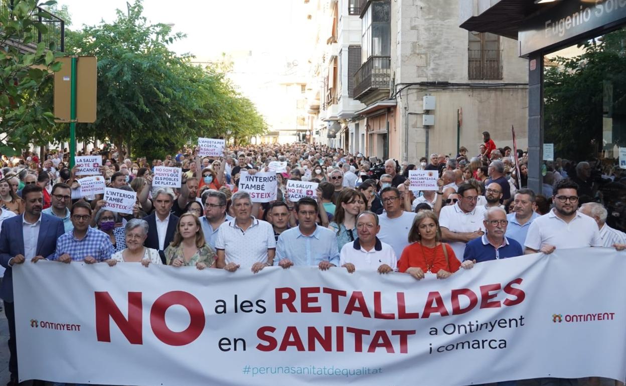 La manifestación de los vecinos de Ontinyent el pasado 28 de junio contra el cierre de Medicina Interna. 