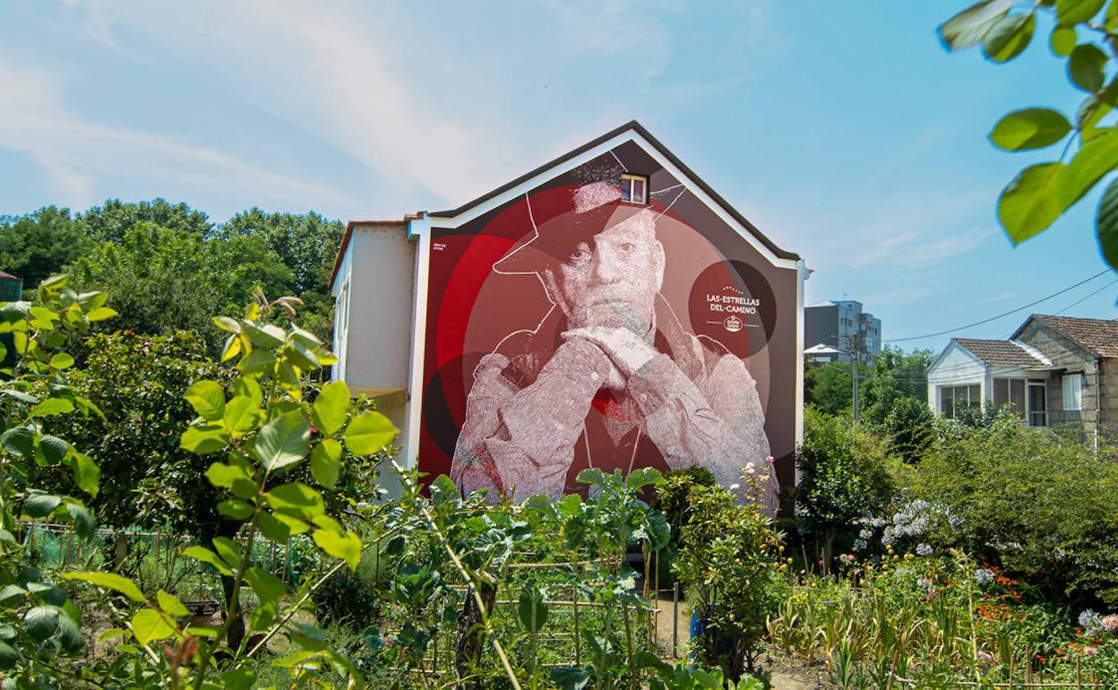 El mural que homenajea a Tino Flores en Pontevedra.