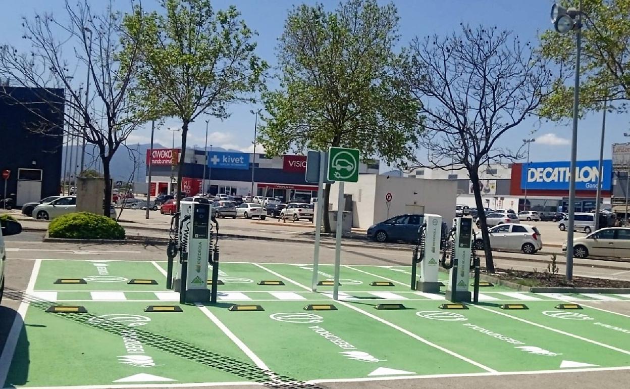 Nuevos puntos instalados en el parking de Leroy Merlin. 