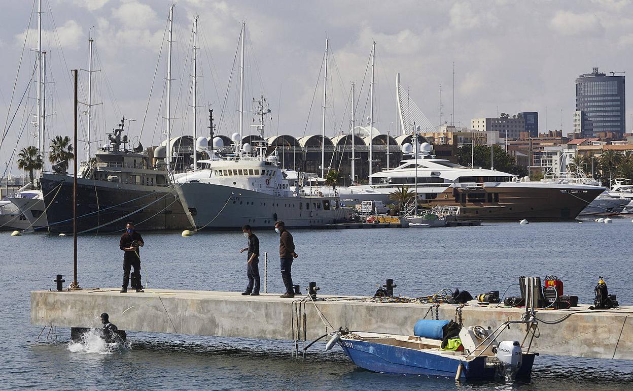 Pantalán de los megayates en la Marina de Valencia. 