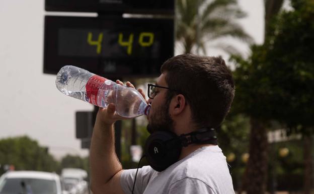 Sanidad mantiene la alerta por calor en 48 municipios de Valencia, Alicante y Castellón 