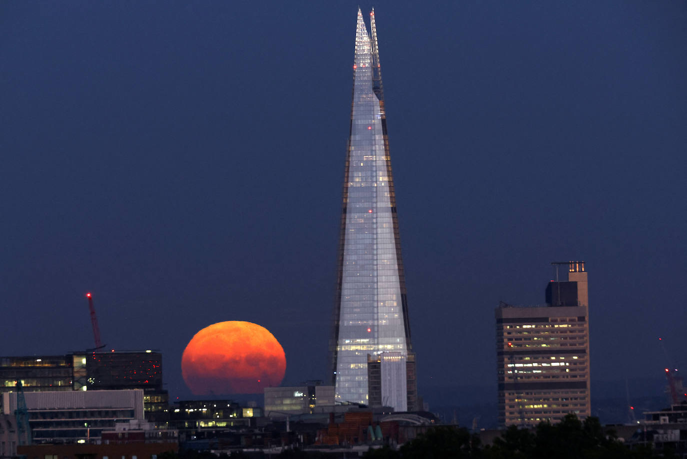 Junto a la torre The Shard, en Londres