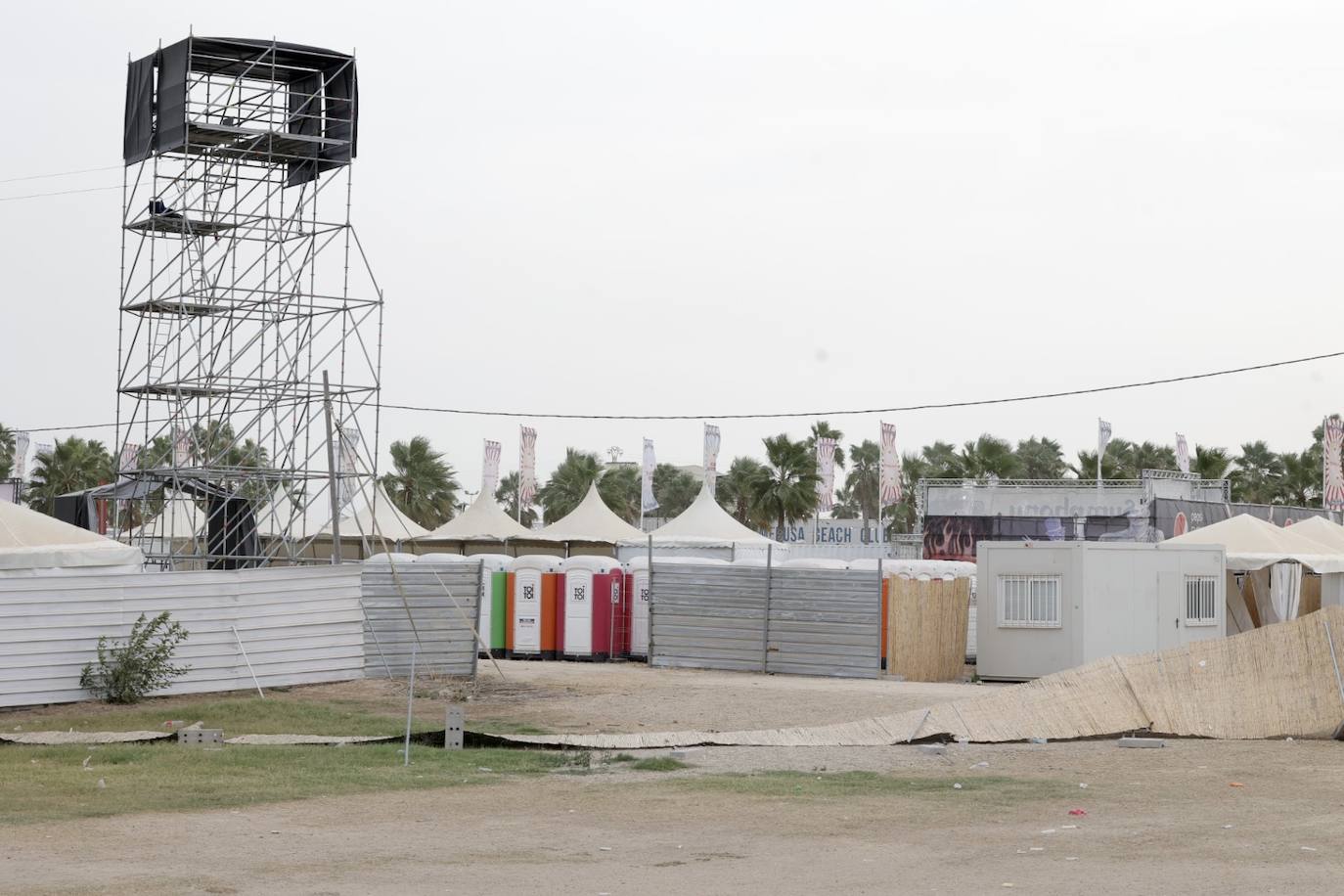 Fotos: Así ha quedado el recinto del festival Medusa tras la tormenta de arena