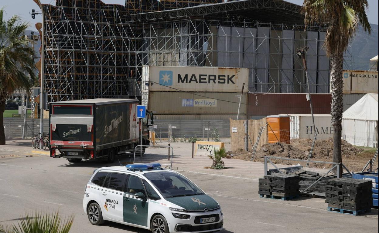 La Guardia Civil inspecciona el recinto en la mañana de este domingo