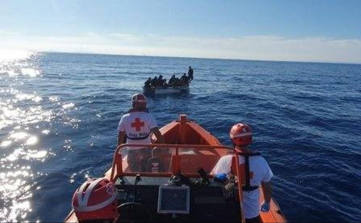 Dos de los migrantes fueron llevados al hospital por presentar quemaduras. 