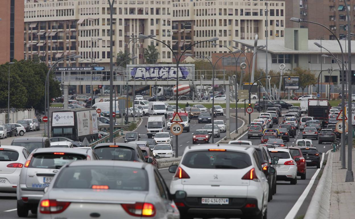 Acceso a Valencia desde la pista de Silla. 