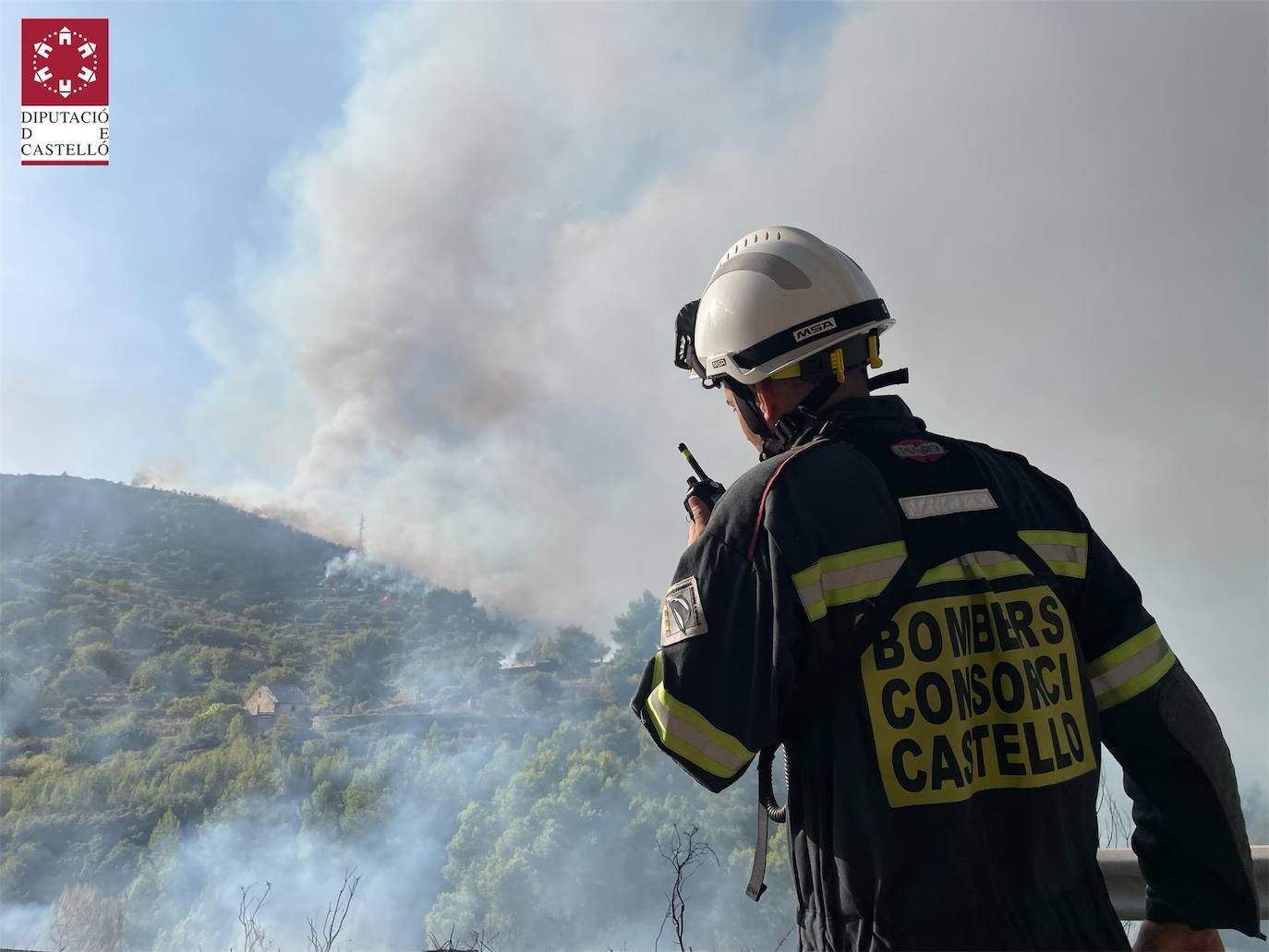 Fotos: Declarado un incendio forestal en Useres