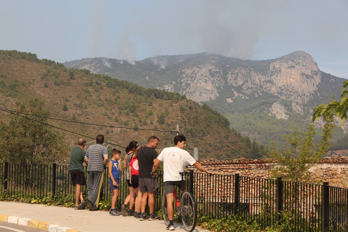 Fotos: Los bomberos siguen luchando contra el fuego en Bejís