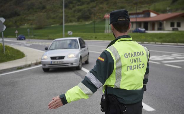 La multa de la DGT para los conductores que usan lentillas o gafas