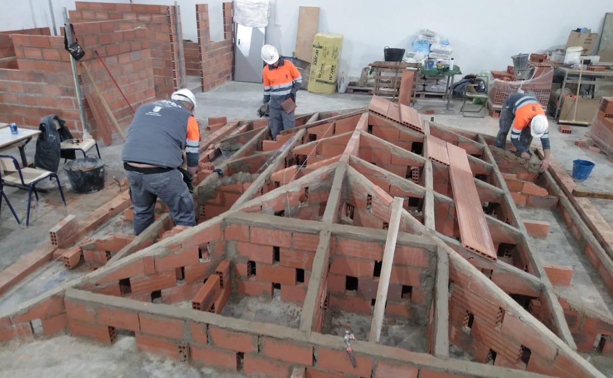 Trabajadores en Riba-roja de Túria. 