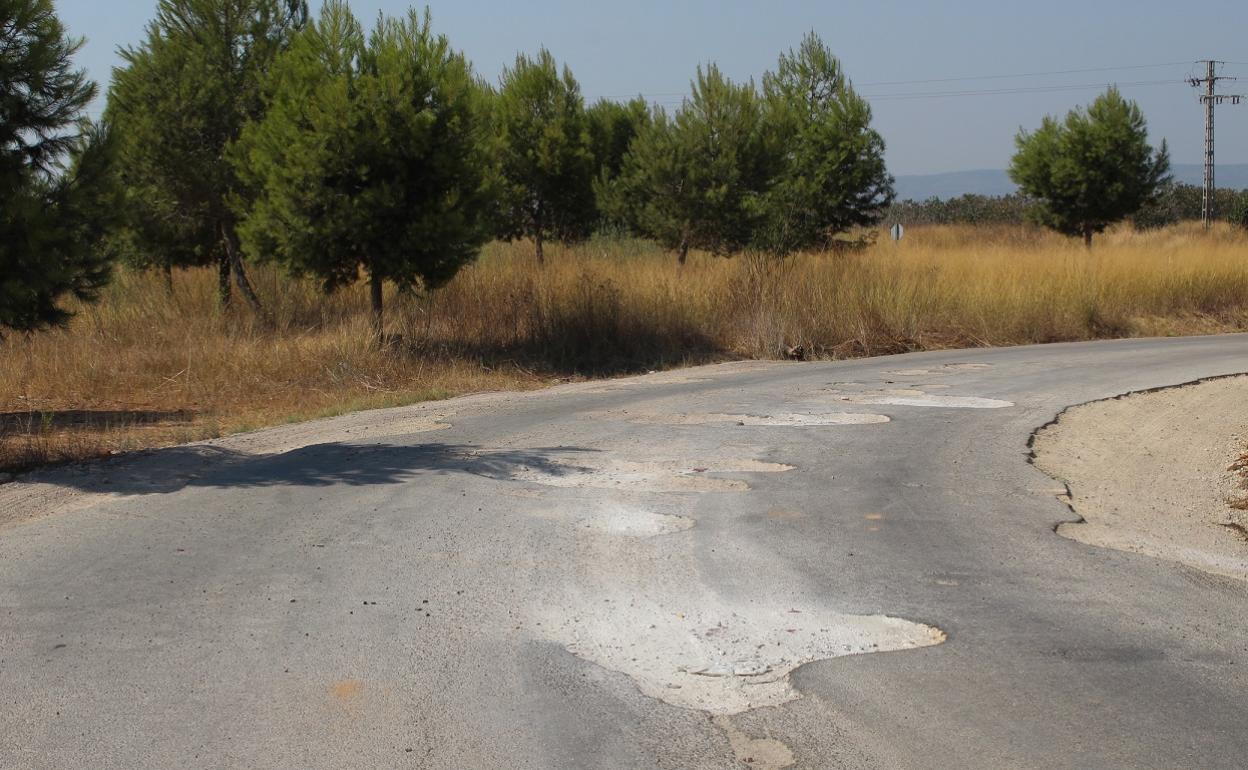 Uno de los caminos que será reparado en l'Alcúdia. 