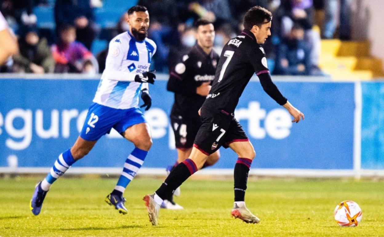 Álex Blesa, durante un encuentro de Copa del Rey con el Levante. 