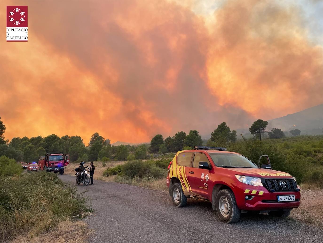 Fotos: Los bomberos siguen luchando contra el fuego en Bejís