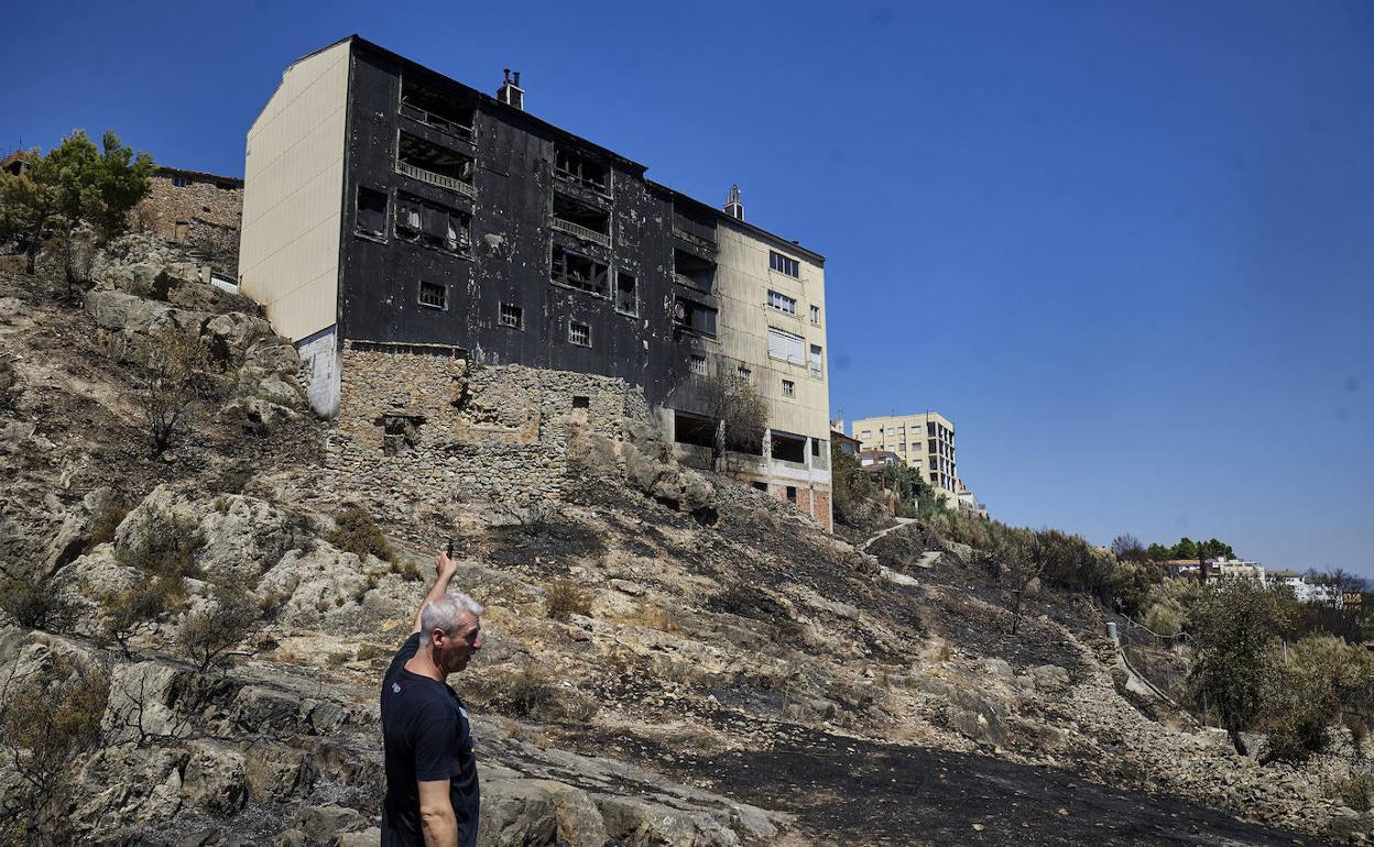 Incendio de Bejís | Emergencias pide no ir a hacerse fotos a la zona de los incendios de Bejís y Vall d'Ebo: «Es una temeridad»