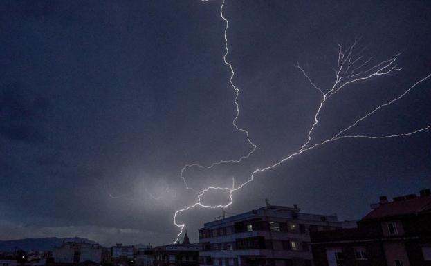 Aemet prevé una bajada de temperaturas y el regreso de las tormentas a la Comunitat