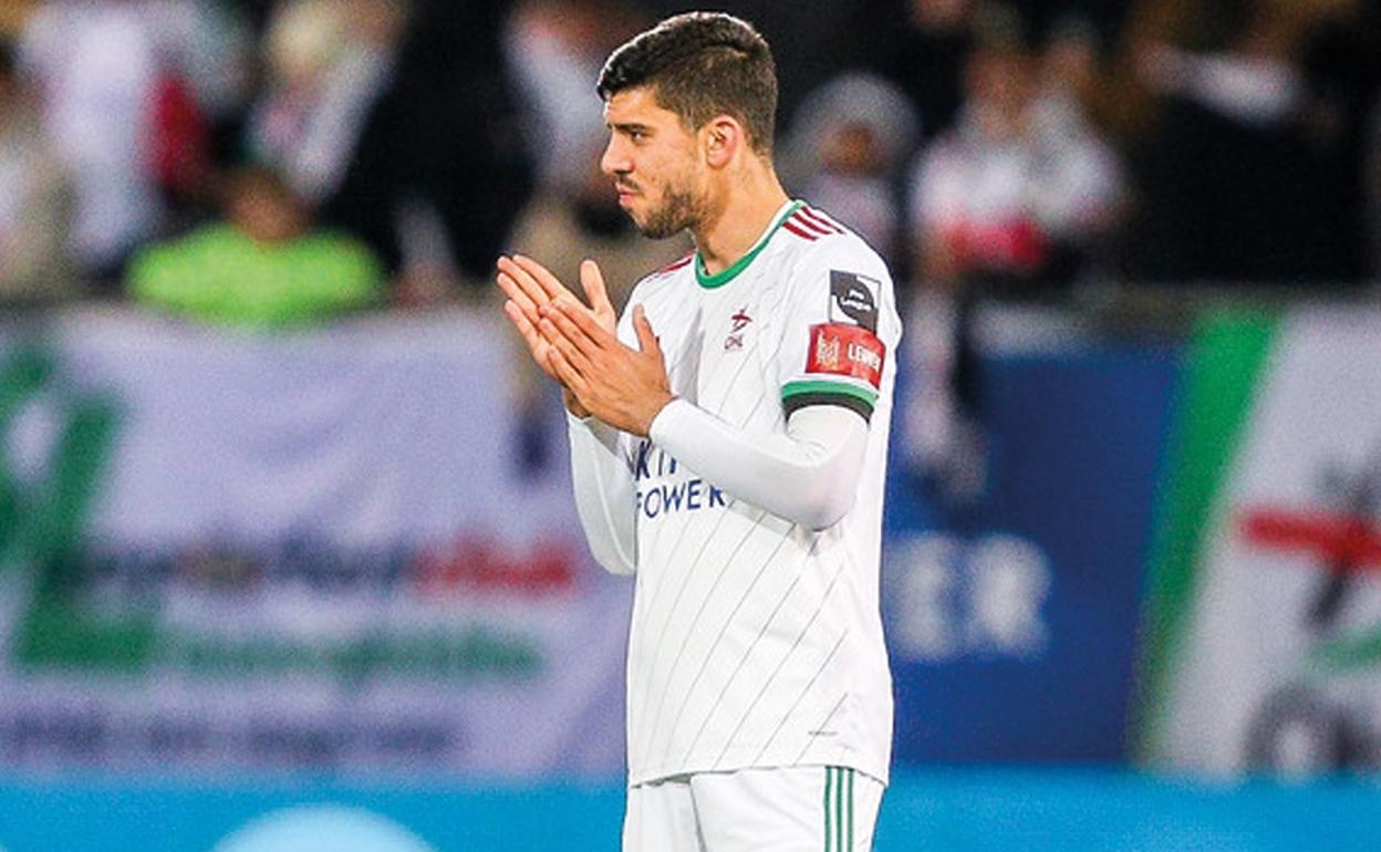 Cenk Özkacar, durante un partido de la pasada temporada.