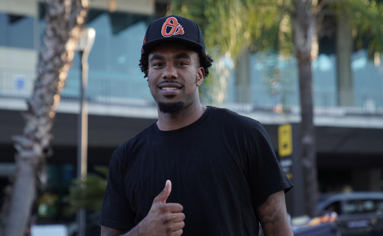 Chris Jones, en su llegada al aeropuerto. 