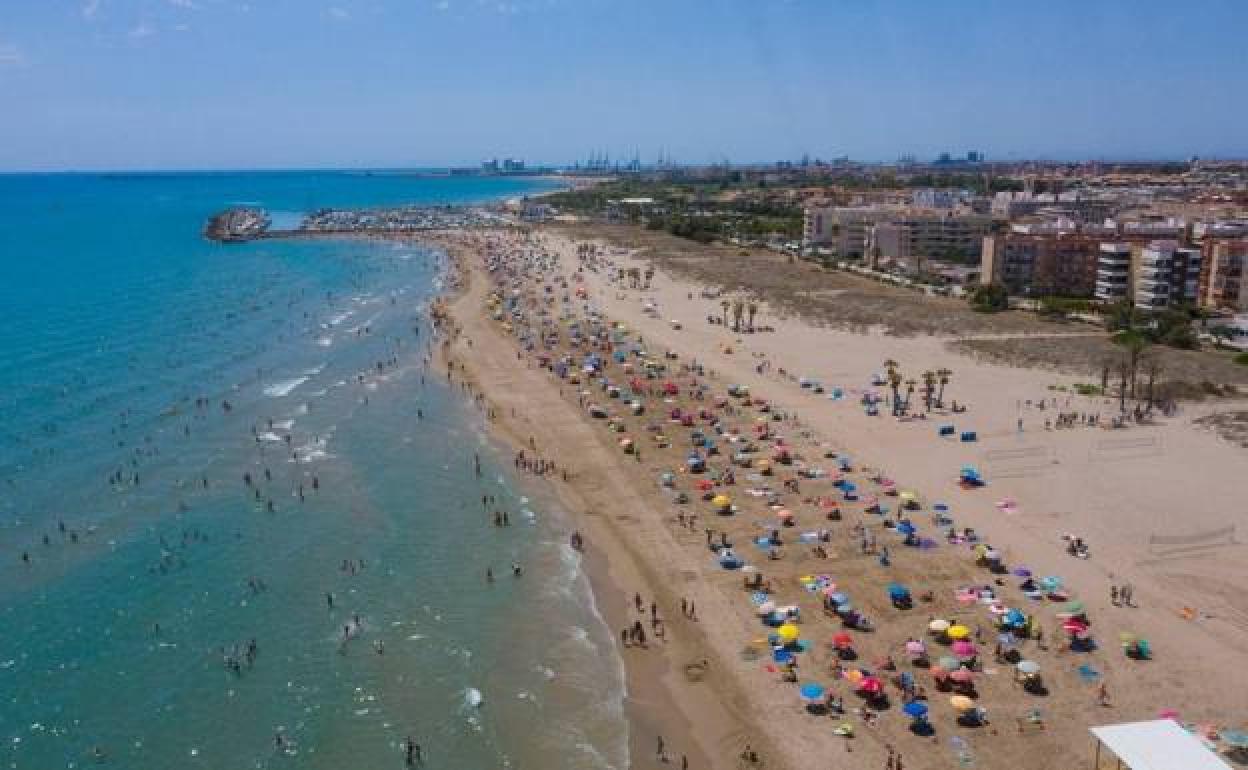 Imagen aérea de la playa de Canet d'en Berenguer. 