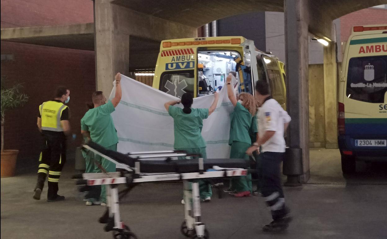 Canales Rivera | El torero Canales Rivera, herido por una cogida en su vuelta a los ruedos