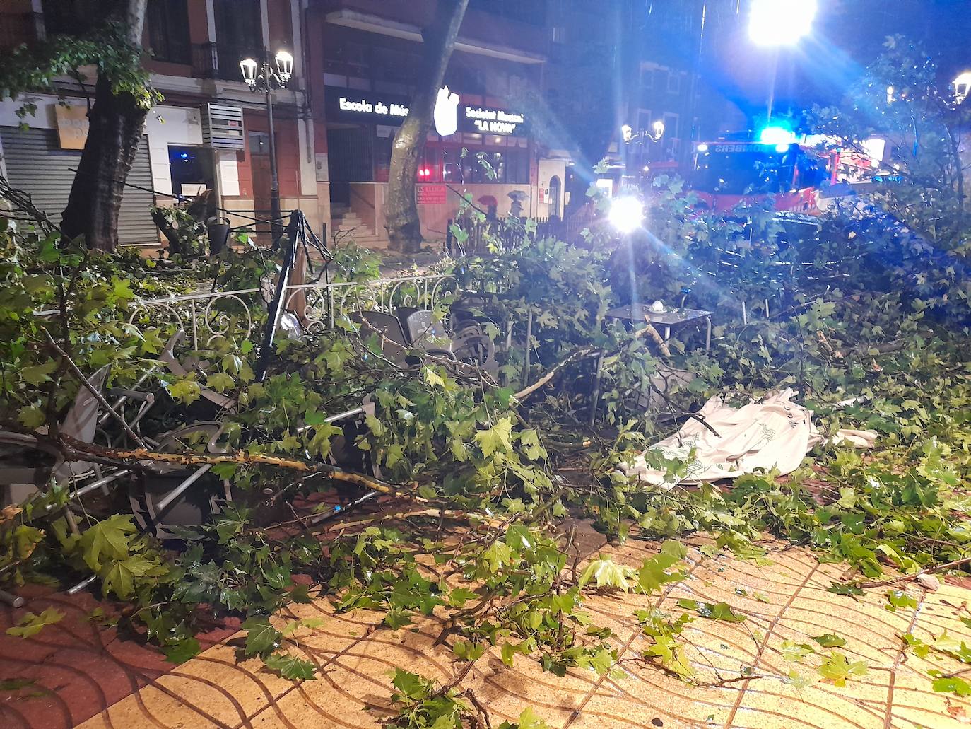 Fotos: Efectos del temporal de lluvia y viento a su paso por Xàtiva