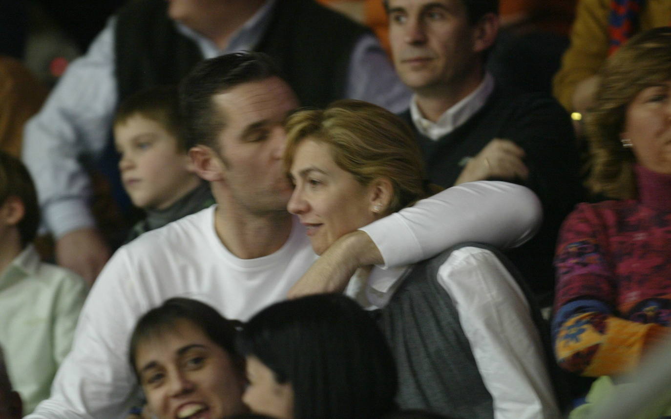 Año 2007 | La pareja en un partido de baloncesto en Vitoria.